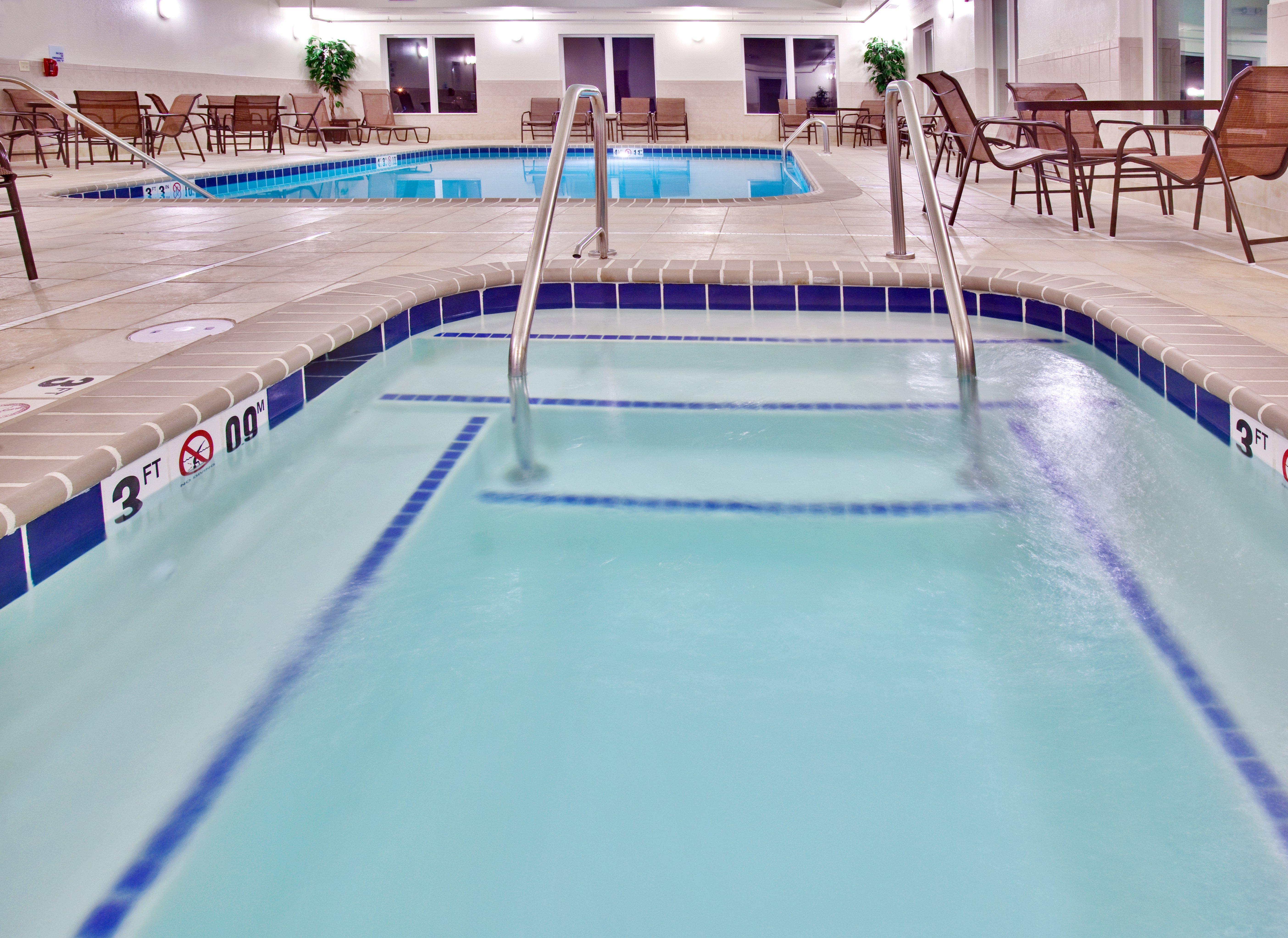 Holiday Inn Express Hotel & Suites - Dubuque West By Ihg Exterior foto